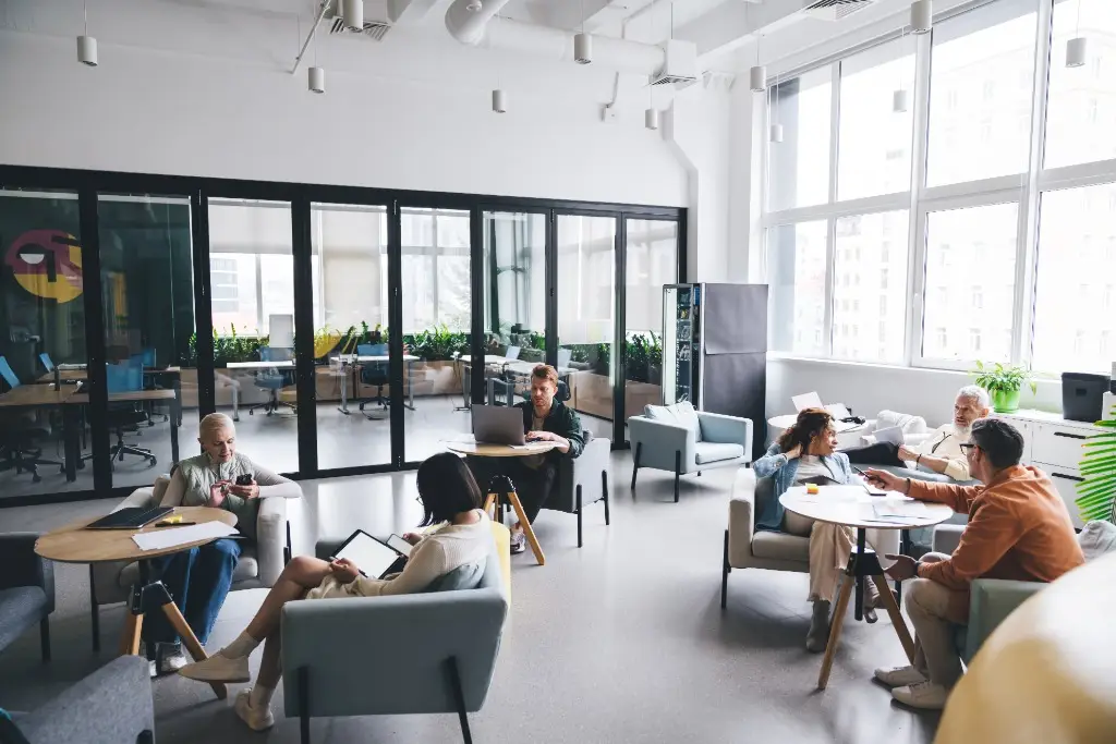 Coworking vs café vs coliving para trabajar remoto